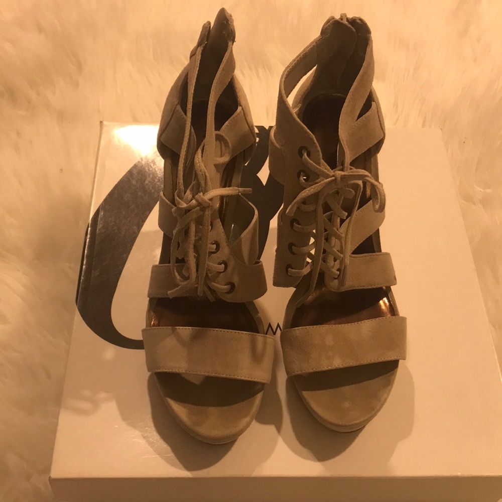 Taupe sandals 💕
